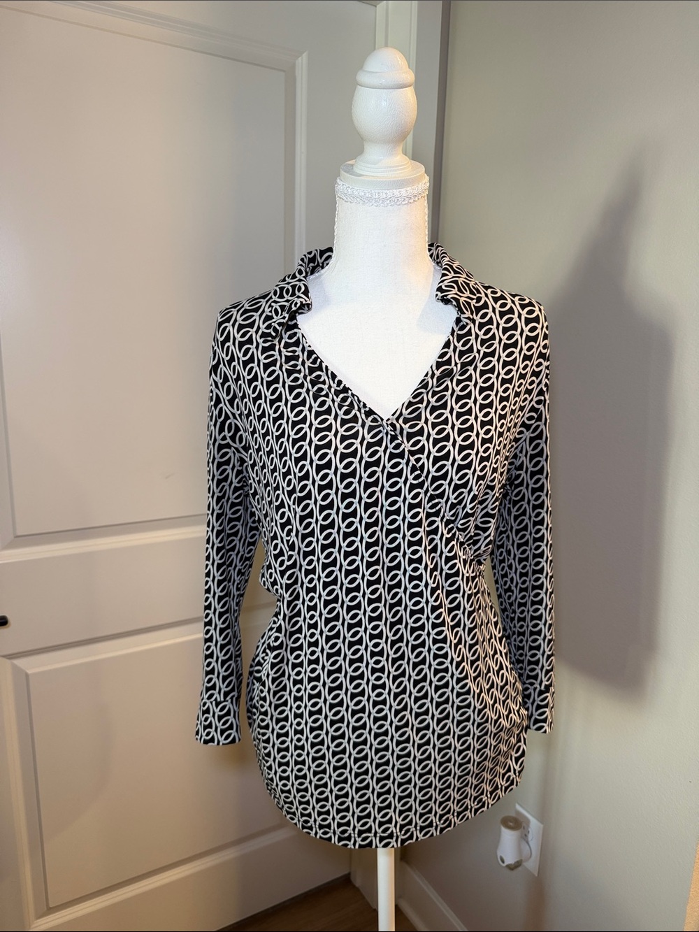 Women's Black & White Geometric Blouse